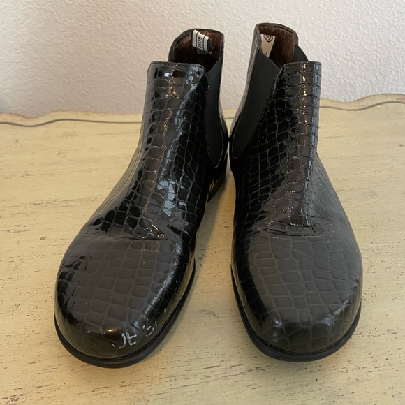 TARYN ROSE made in italy Crocodile Print Patent Leather Chelsea Boot SZ 38 $495 - Picture 1 of 7